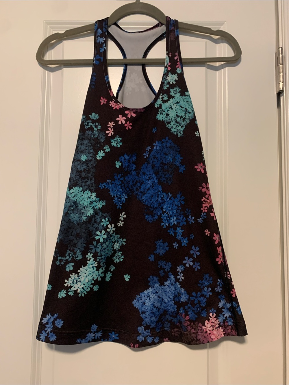 Lululemon Black Floral Tank, Sz 2
Good Condition